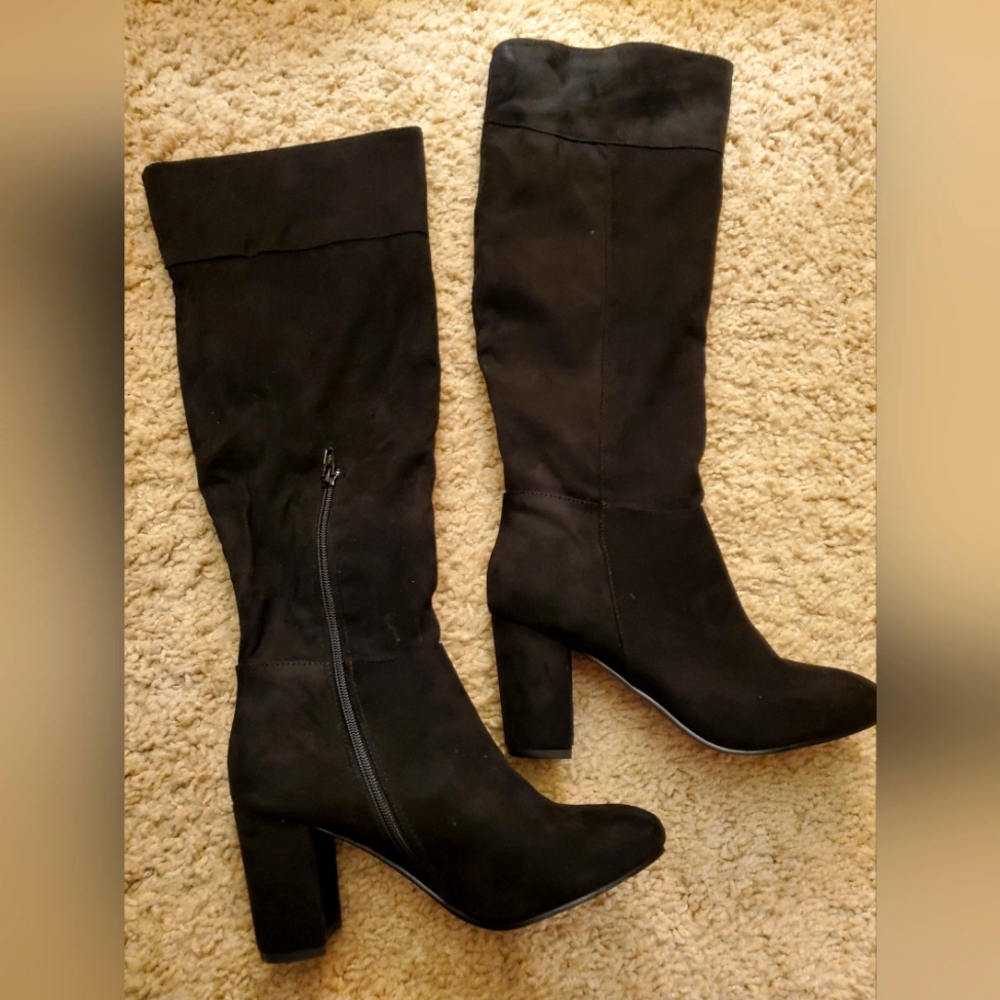 Womens knee high boots. Size 9